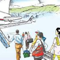 जोखिम मोलेर सडक निर्माणको काम गर्दै
