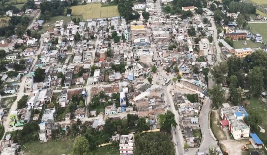 लालपुर्जाको आसमा सात दशक