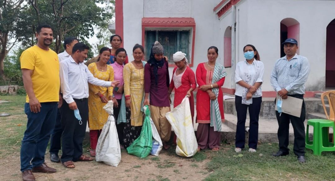 मुक्त कम्लरीलाई बङ्गुरपालनमा सहयोग