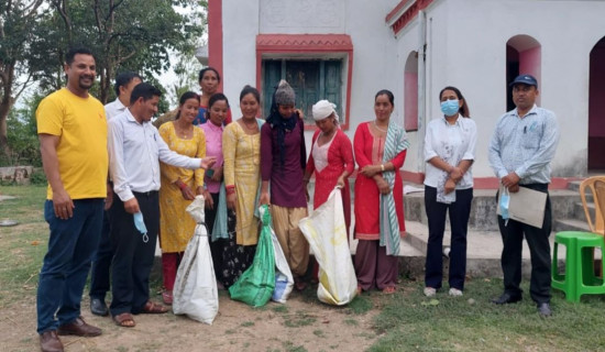 मुक्त कम्लरीलाई बङ्गुरपालनमा सहयोग