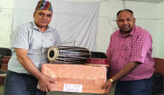 ज्येष्ठ नागरिकलाई बाद्यबादन सामग्री