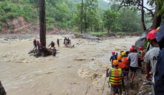 आयुखोलादेखि यार्सासम्म सडक मर्मत