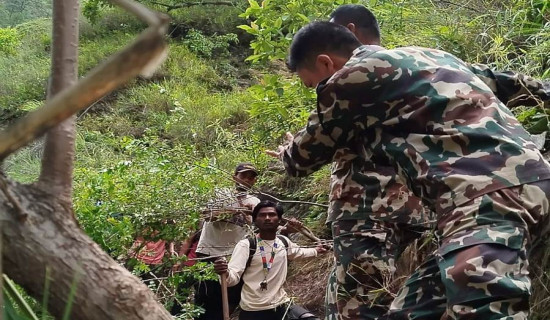 विपन्न विद्यार्थीलाई न्यानो कपडा