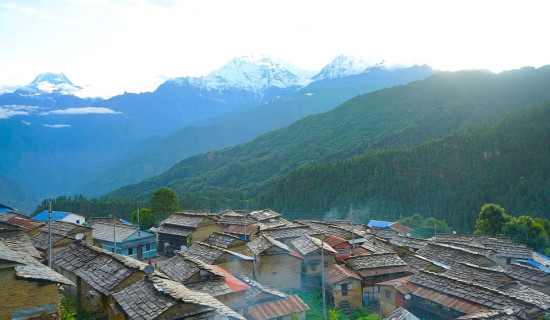 म्याग्दीको टिकोटगाउँ र हिमशृङ्खला