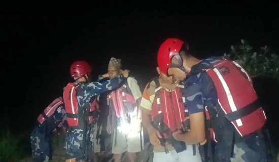 राप्ती नदीमा फसेका तीनजनाको सकुशल उद्धार