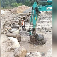 लोकमार्गको काम अलपत्र