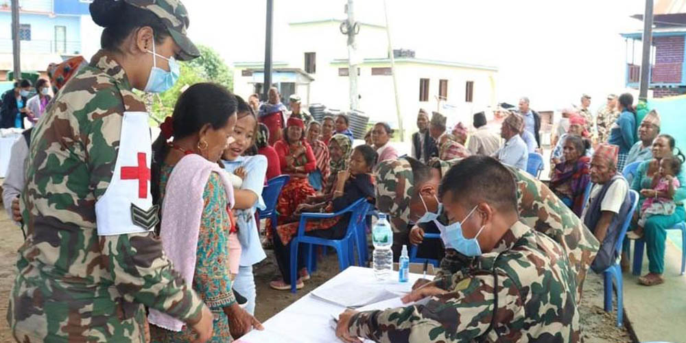 नेपाली सेनाले आयोजना गरेको स्वास्थ्य शिविरमा एक सय ५८ जना लाभान्वित