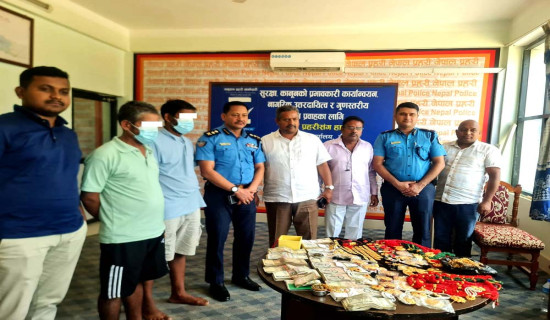 विदेशी मुद्रासहित गरगहना भारतीयलाई फिर्ता