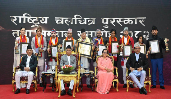 निर्देशक शर्मालाई ‘चलचित्र दीर्घसम्मान’ प्रदान