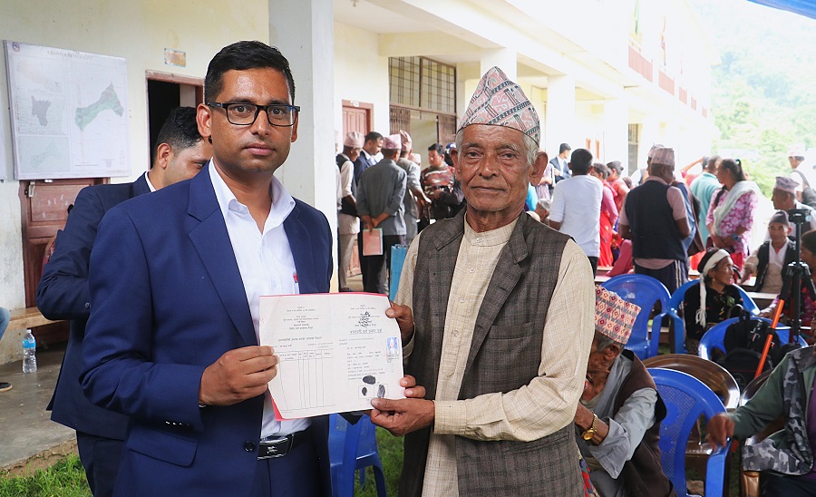 चैनपुरवासीले पाए २३ वर्षपछि लालपुर्जा