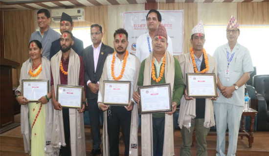 राष्ट्रपतिसँग कफी गफ