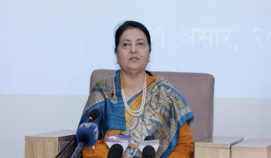 सुनको मूल्य स्थिर, चाँदीको घट्यो