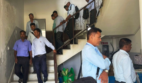 ३१ सामुदायिक विद्यालयका  प्रधानाध्यापकद्वारा सामूहिक राजीनामा