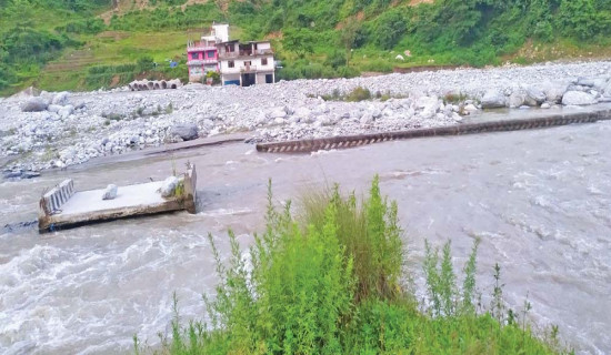 मेलम्ची बाढीको पीडा : वारिपारि हेर्दै चित्त बुझाउँदै