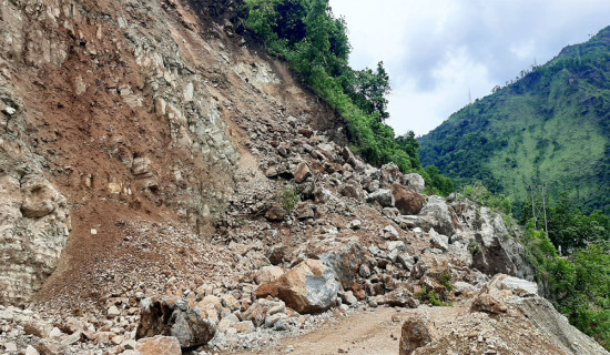 कालीगण्डकी तटमार्गमा सधैँ पहिरोकै त्रास