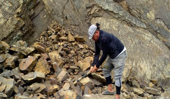 पहिरोले कागबेनी-कोरला सडक अवरुद्ध