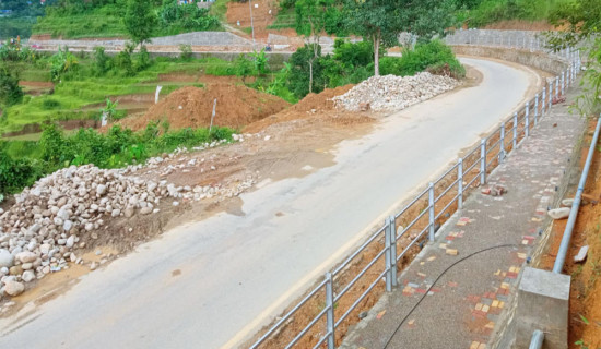 बीपी राजमार्गमा सडक पेटी निर्माण