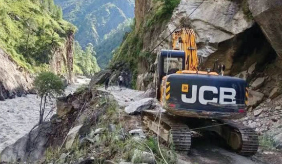 सडक मर्मतपछि हट्यो अवरोध