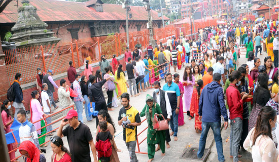 पशुपतिनाथ मन्दिरसहित शिवालयमा भक्तजनको भीड