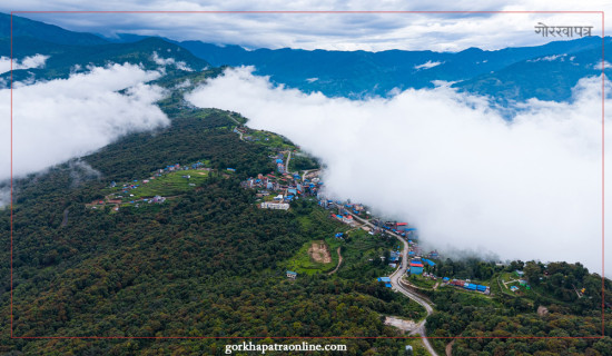 बादलको घुम्टोले छोपिएको भच्चेक बजार