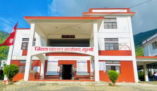 भारोत्तोलनका खेलाडी सञ्जुका परिवारलाई जीवन बीमा रकम हस्तान्तरण