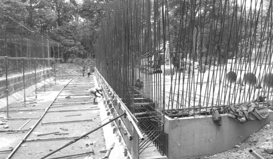 पूर्वपश्चिम राजमार्ग विस्तार सुस्त