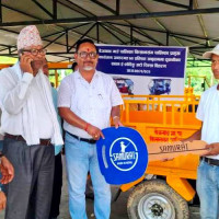 घर सिँगार्ने माटोको जोहोमै बित्छ दिन