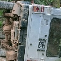सडकको खाल्टाखुल्टीले हैरानी