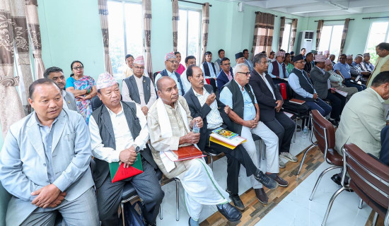एमाले पोलिटब्यूरो बैठकः उपाध्यक्षको प्रतिवेदनमा छलफल