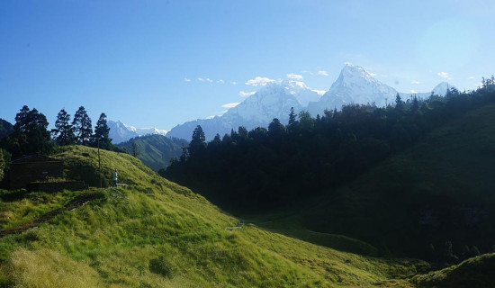 जलजलाबाट देखिएको अन्नपूर्ण हिमाल