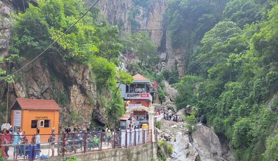 ऐनापहरामा आन्तरिक पर्यटक