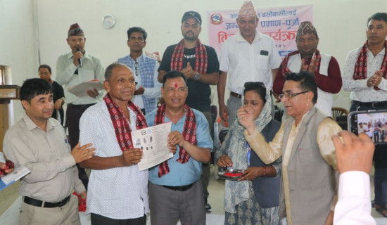 अव्यवस्थित बसोवासीले पाए लालपुर्जा