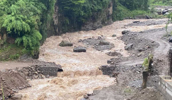 वर्षाका कारण देशभरका ११ राजमार्ग पूर्णरुपमा अवरुद्ध