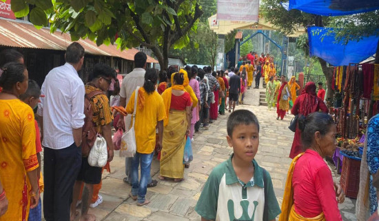 देवघाटमा स्नान गर्ने भक्तजनको घुइँचो