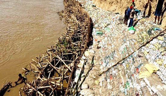 राप्ती नदीमा अस्थायी तटबन्ध र कटानको स्थलगत निरीक्षण