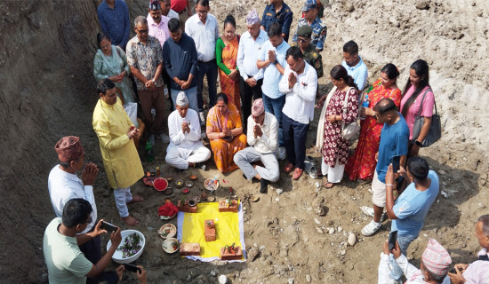 उर्लाबारी नगरपालिकामा बसपार्ककाे शिलान्यास