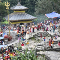 प्रक्रिया पूरा नहुँदा तातोपानी भन्सारमा थन्कियो ५० टन मल