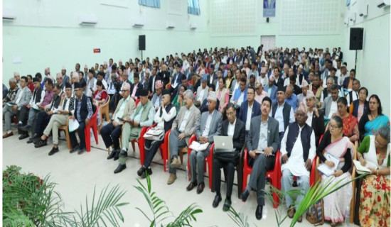 एमाले बैठक भोलि ११ बजे पुन:  बस्ने, विधान संशोधन प्रस्तावमाथि धारणा राख्ने क्रम जारी