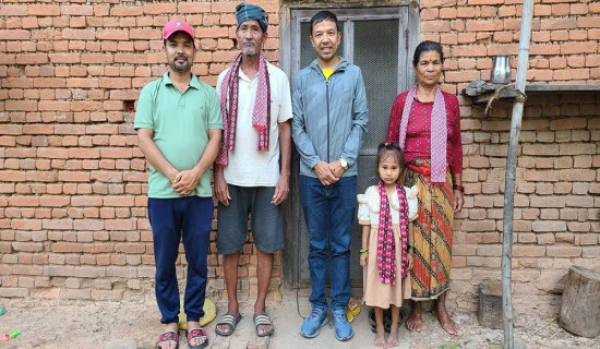 शहिद गुम्रा थारुको परिवारलाई सम्मान