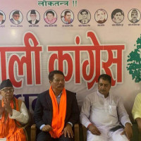 नहरको पानी बस्तीमा पस्छ