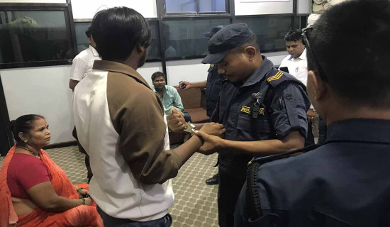 यसपालिको दसैँ–तिहारमा पनि यात्रुलाई धुलोमै यात्रा