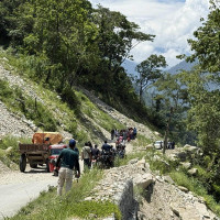 यसपालिको दसैँ–तिहारमा पनि यात्रुलाई धुलोमै यात्रा