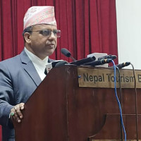 एमाले सचिवालय बैठक  बस्दै