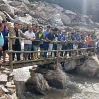 एमाले सचिवालय बैठक  बस्दै