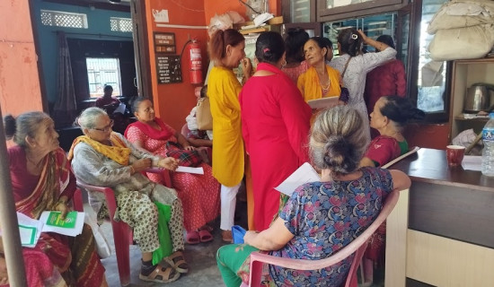 सर्वरमा समस्या आएपछि बायोम्याट्रिक गर्न वृद्धवृद्धा हैरान