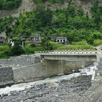 खडेरीको मारमा किसान, कतै रोपाइँ कतै सुक्खा