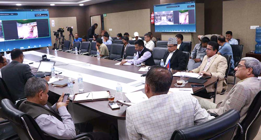 विपद् सङ्कटग्रस्त क्षेत्रका जनप्रतिनिधि र प्रमुख जिल्ला अधिकारीसँग गृहमन्त्रीको छलफल