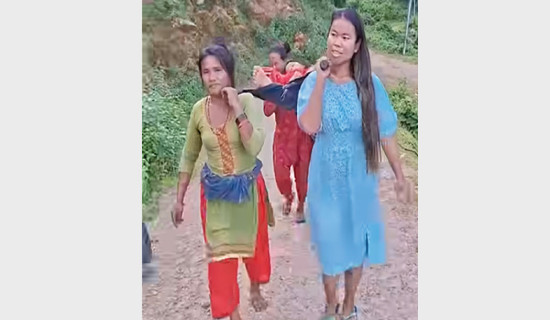सुत्केरी गराउन आफैँ बोकेर लैजान्छन् स्वास्थ्य संस्थामा