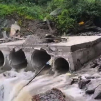 उनापानिमा आगालागी : आगो नियन्त्रणमा आउन सकेन, आठ घर जलेर नष्ट