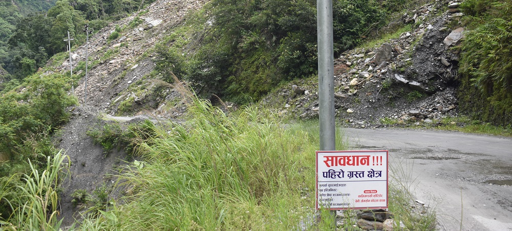 मालढुङ्गादेखि –जोमसोम सडकमा १६ वटा पहिरा, यात्रा गर्दा सावधानी अपनाउन अनुरोध